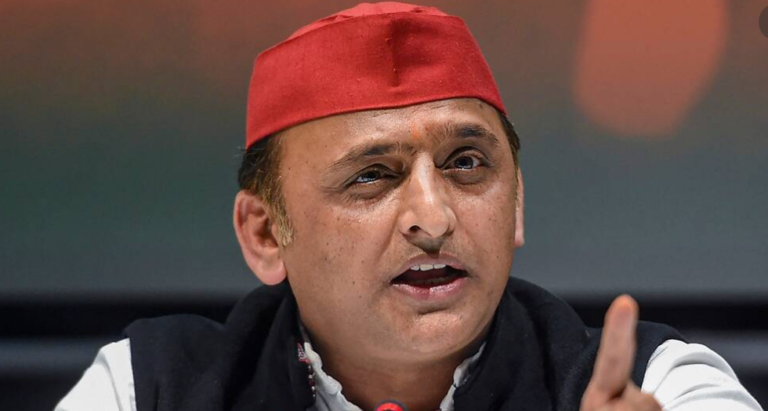 Akhilesh Yadav booked in Moradabad on media personnel attacked